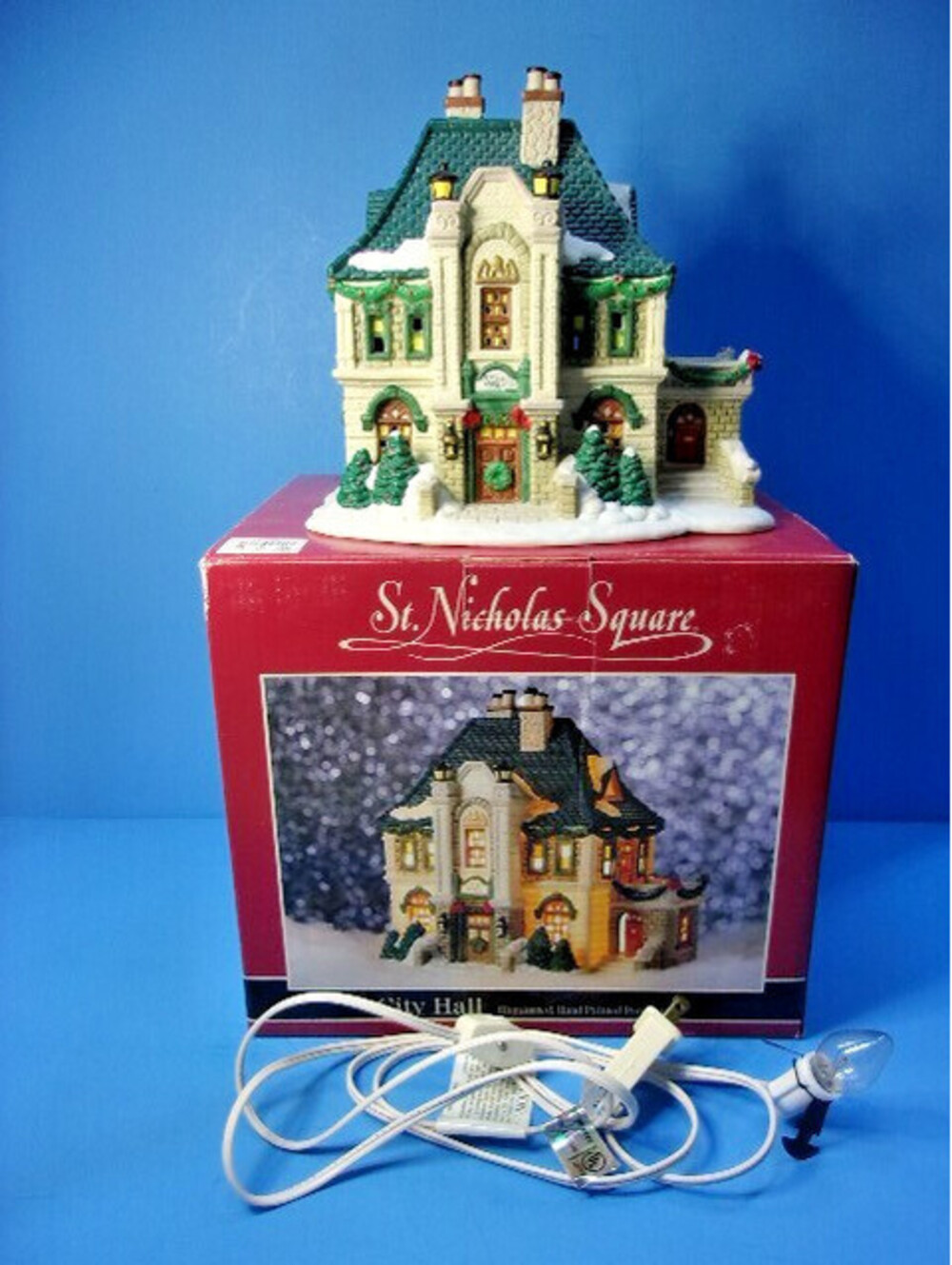 St. Nicholas Square Christmas Village City Hall Lighted Building Vintage 1997